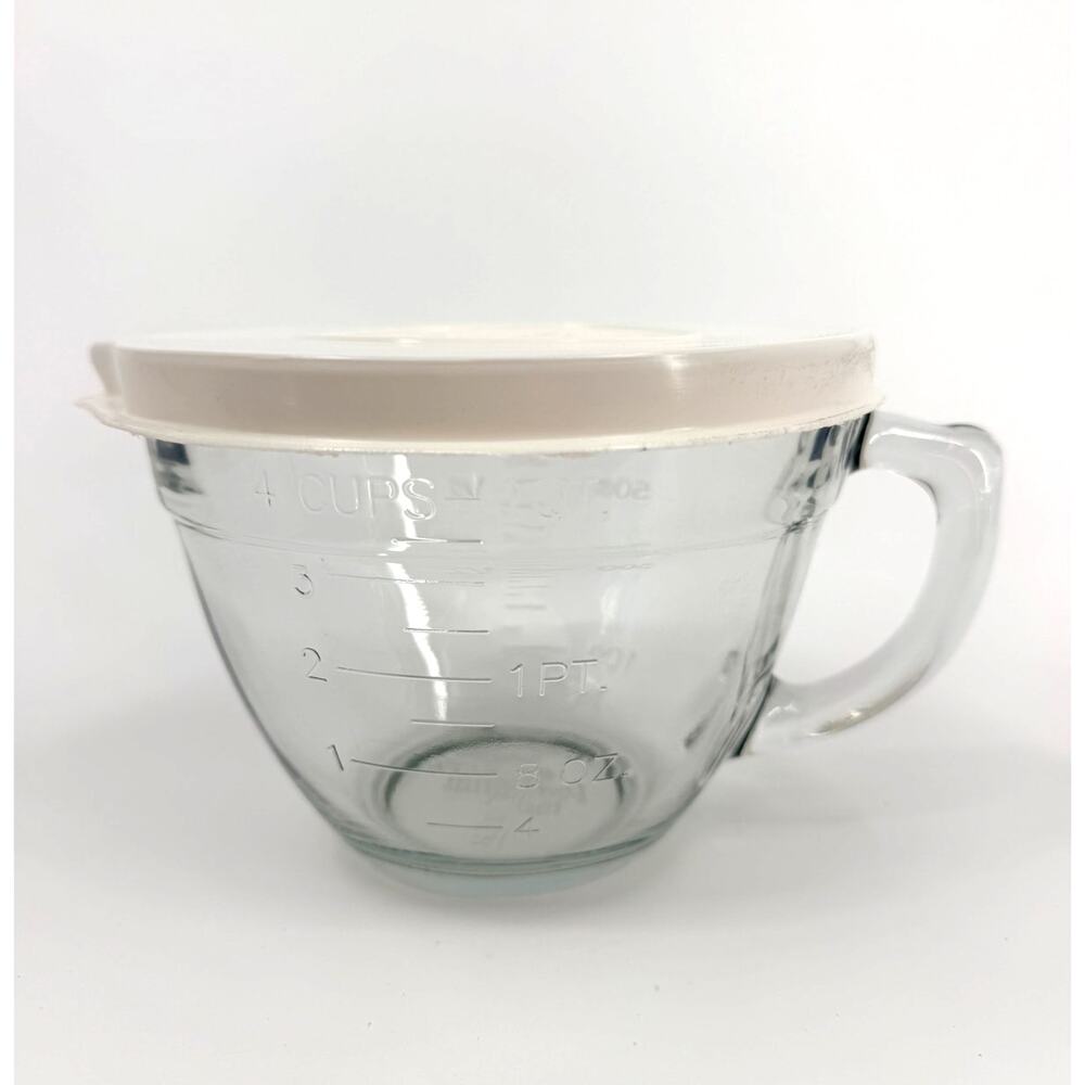 Pampered Chef Heavy Glass 4 cups 1 qt Measuring Batter Mixing Bowl Cup w lid EUC